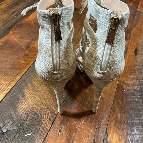 Vince Camuto Freshi Cream Snake Embossed Sandals Size 10 - Picture 5 of 9